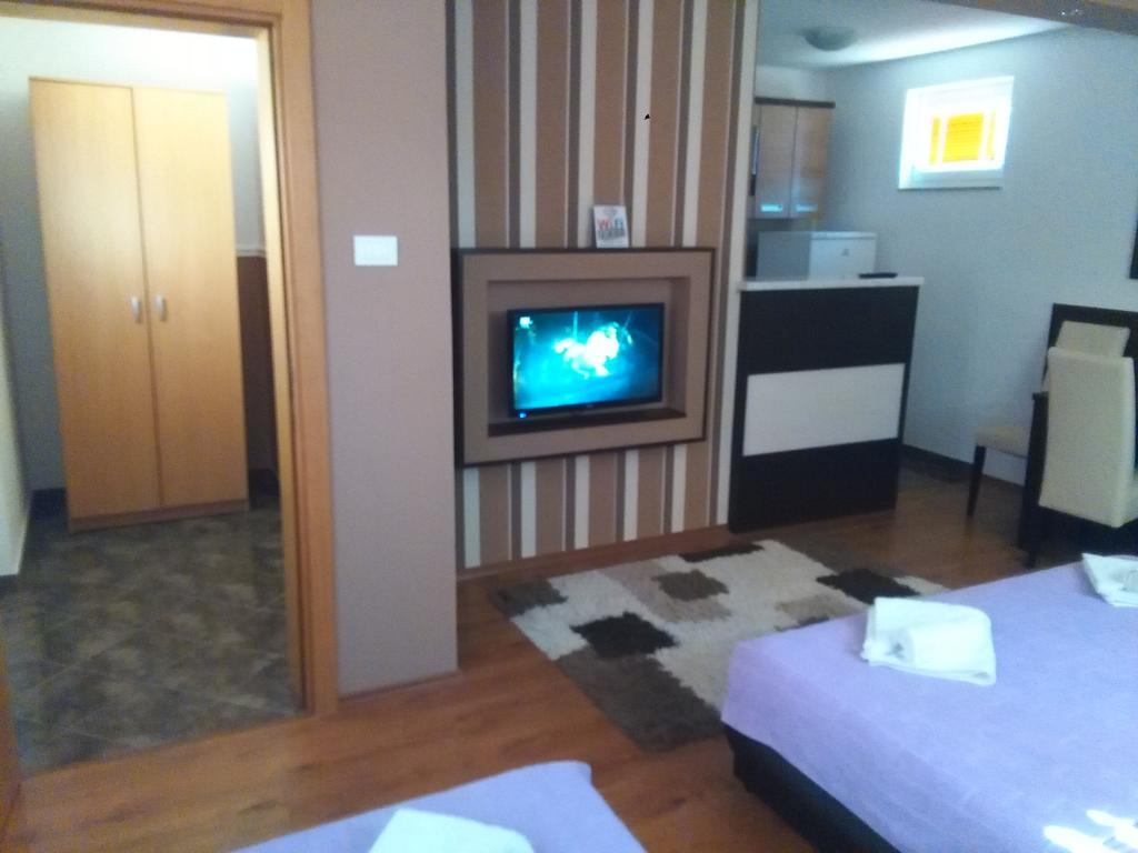 Apartments Leo Требинье Экстерьер фото